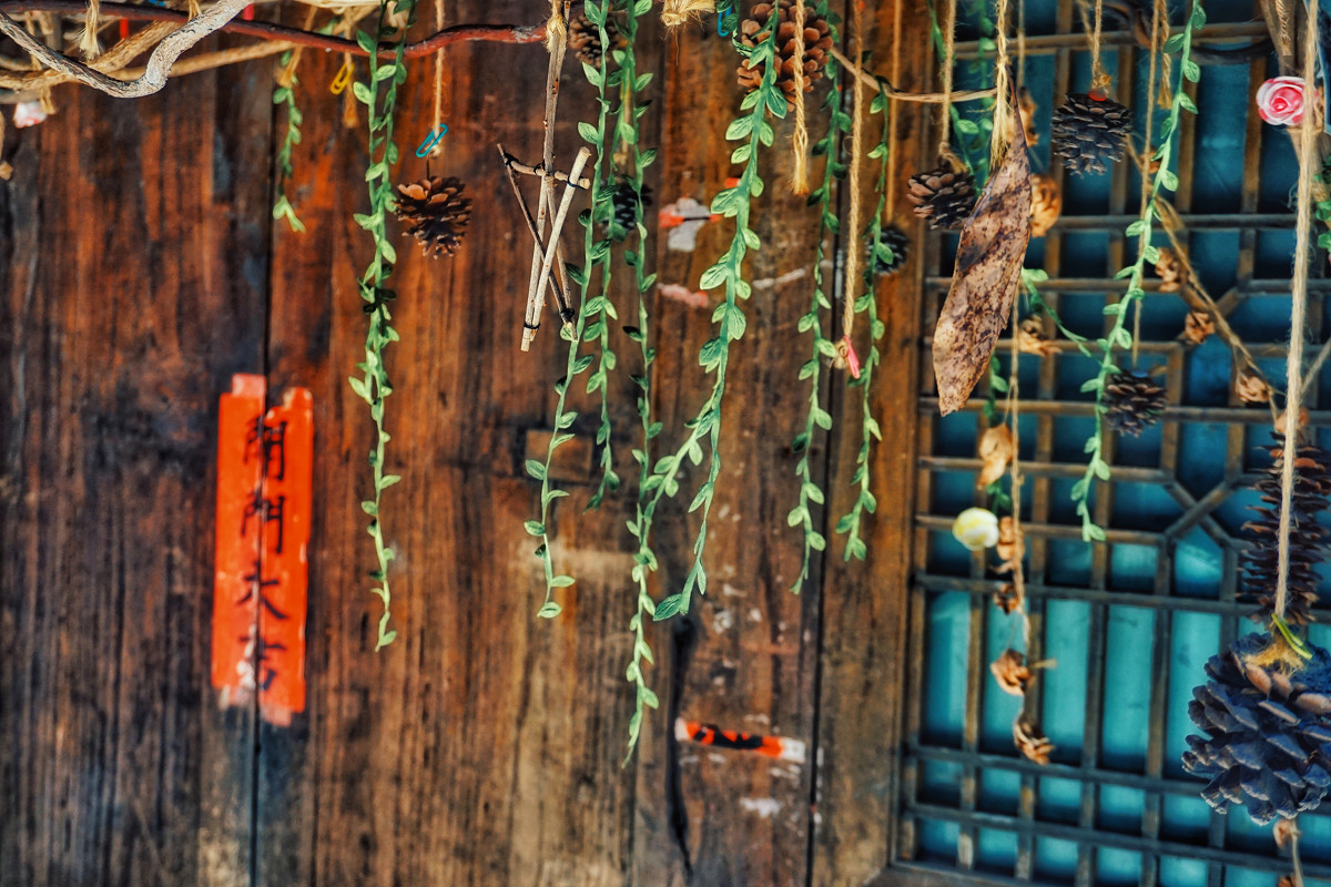 “ky.com”北京长安街更换金色护栏被撞后可自动弹回(图4)